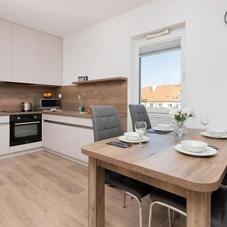 Kochanowskiego By Renters Apartment *
