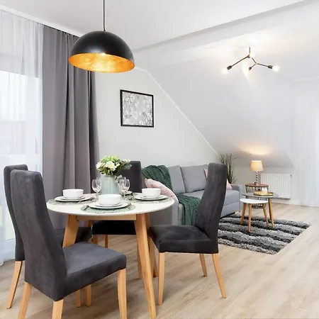 Kochanowskiego By Renters Apartment